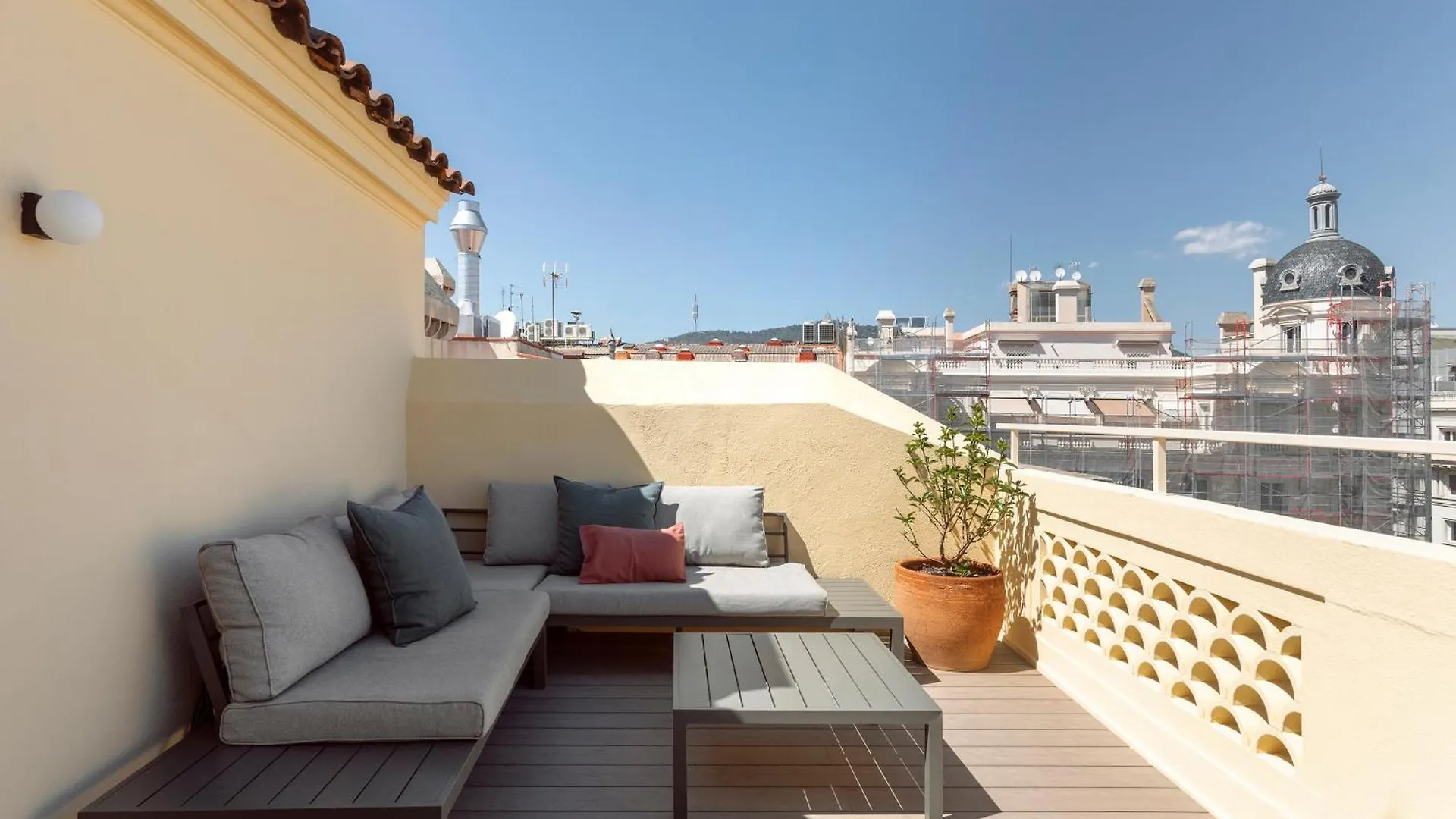 C211 Barcelona Apartments