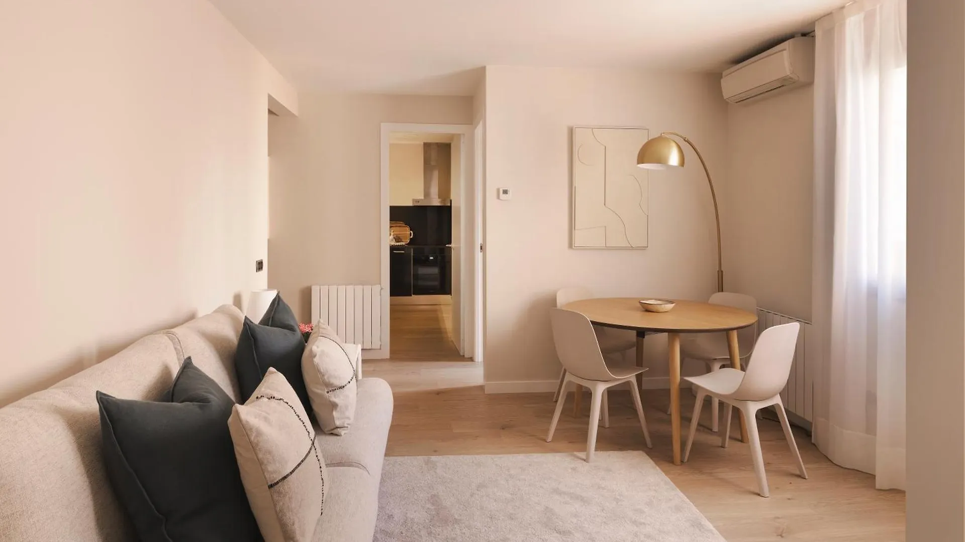 C211 Barcelona Apartments