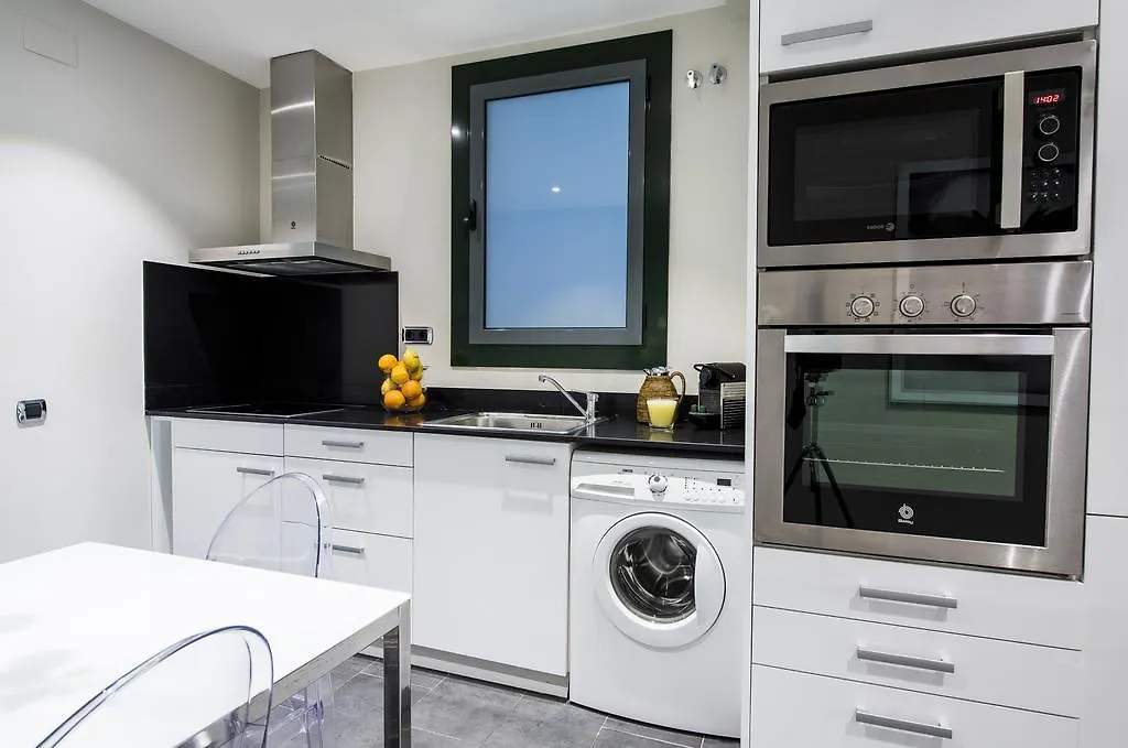 C211 Barcelona Apartments