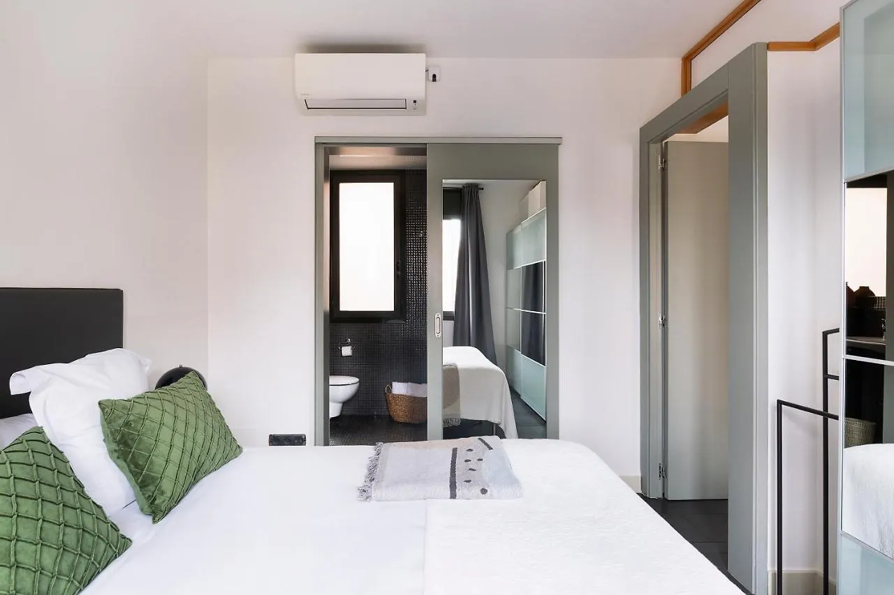 C211 Barcelona Apartments