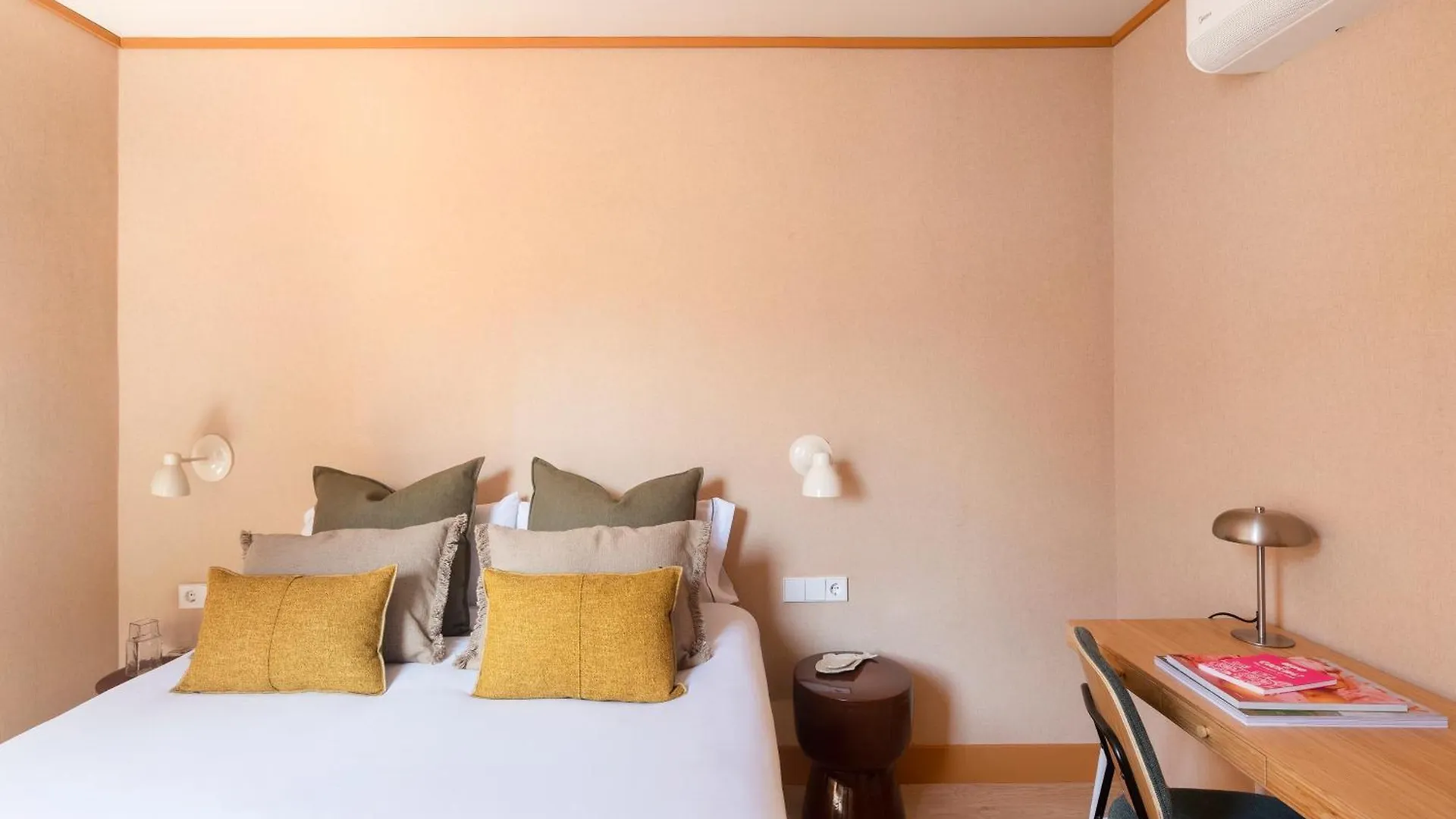 C211 Barcelona Apartments
