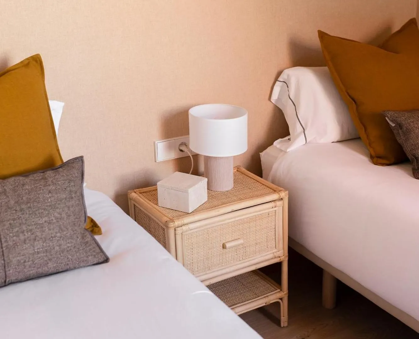 C211 Barcelona Apartments